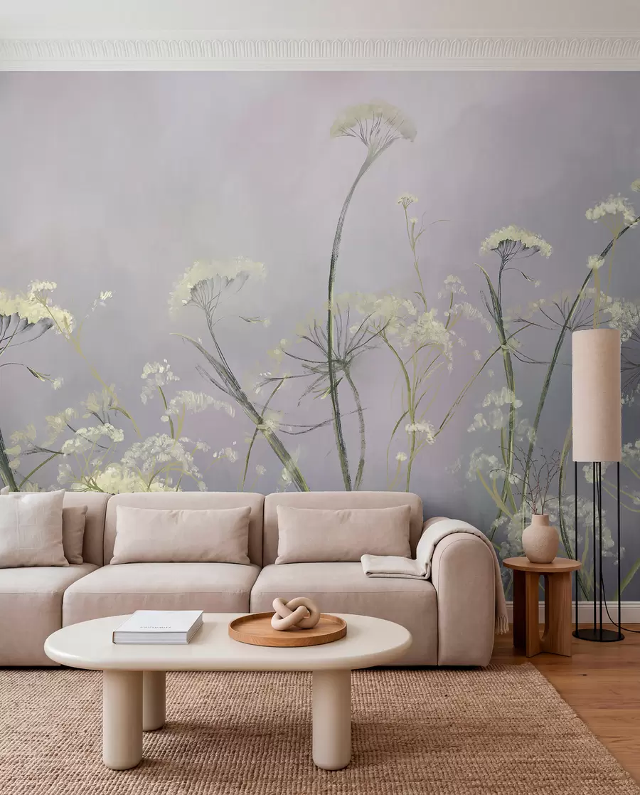 murais de parede Flores silvestres brancas em um campo enevoado com fundo cinza suave e desfocado w00903