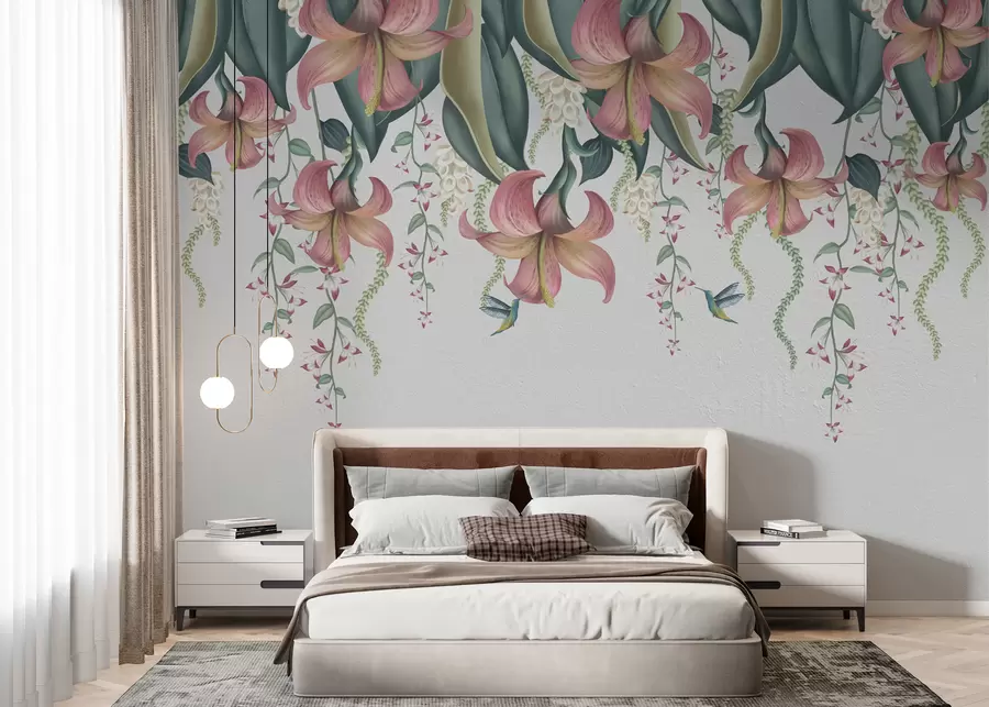 murais de parede Motivo botânico delicado com lírios suspensos, flores e beija-flores numa parede clara w01523v1