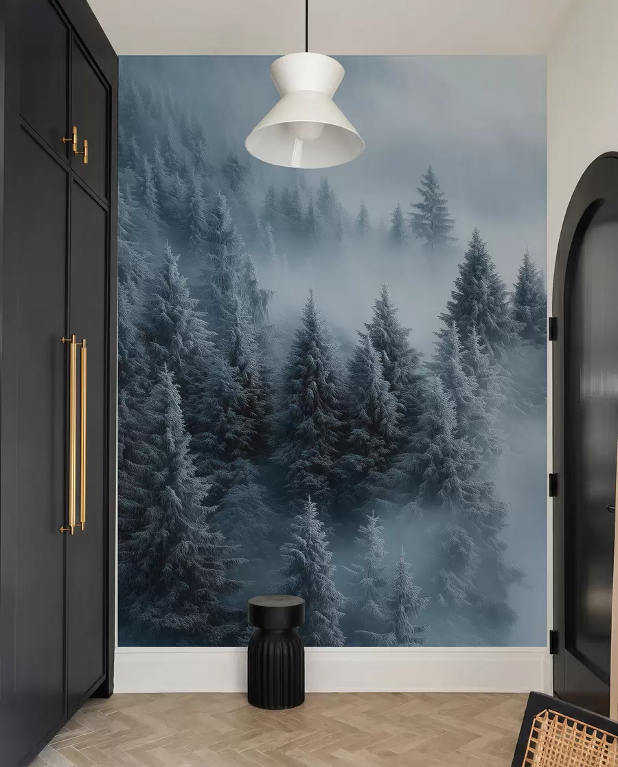 murais de parede Nevoeiro espesso que envolve uma floresta de neve matinal em tons de azul w02064