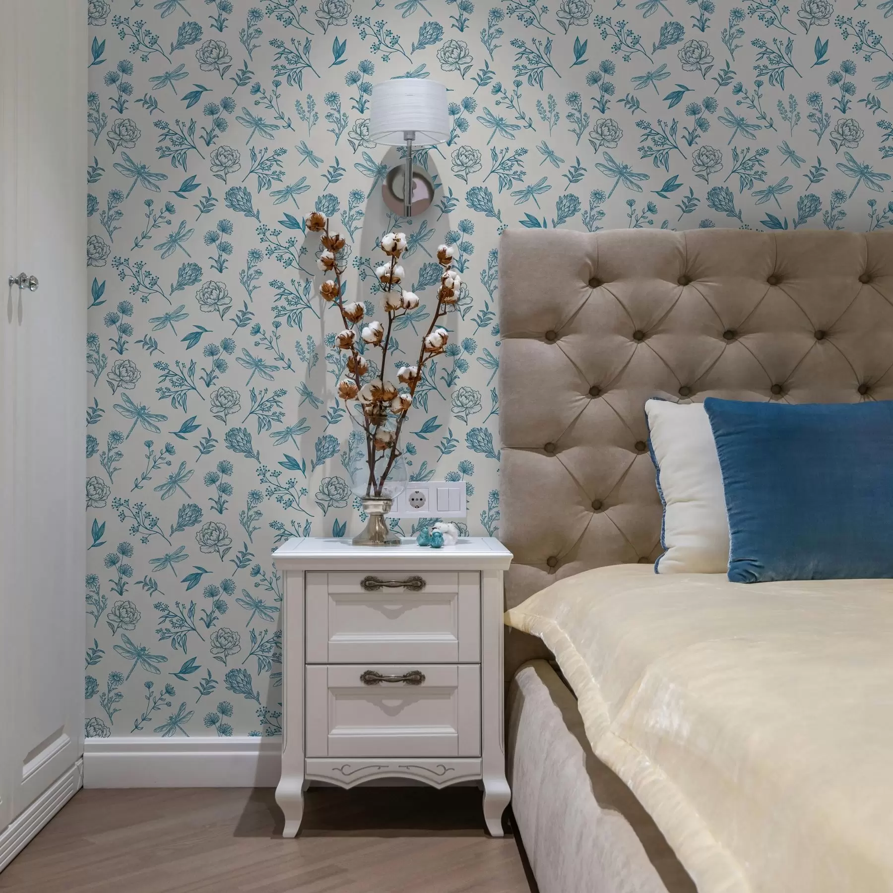 murais de parede Flores azuis, folhas e libélulas sobre fundo branco a00025