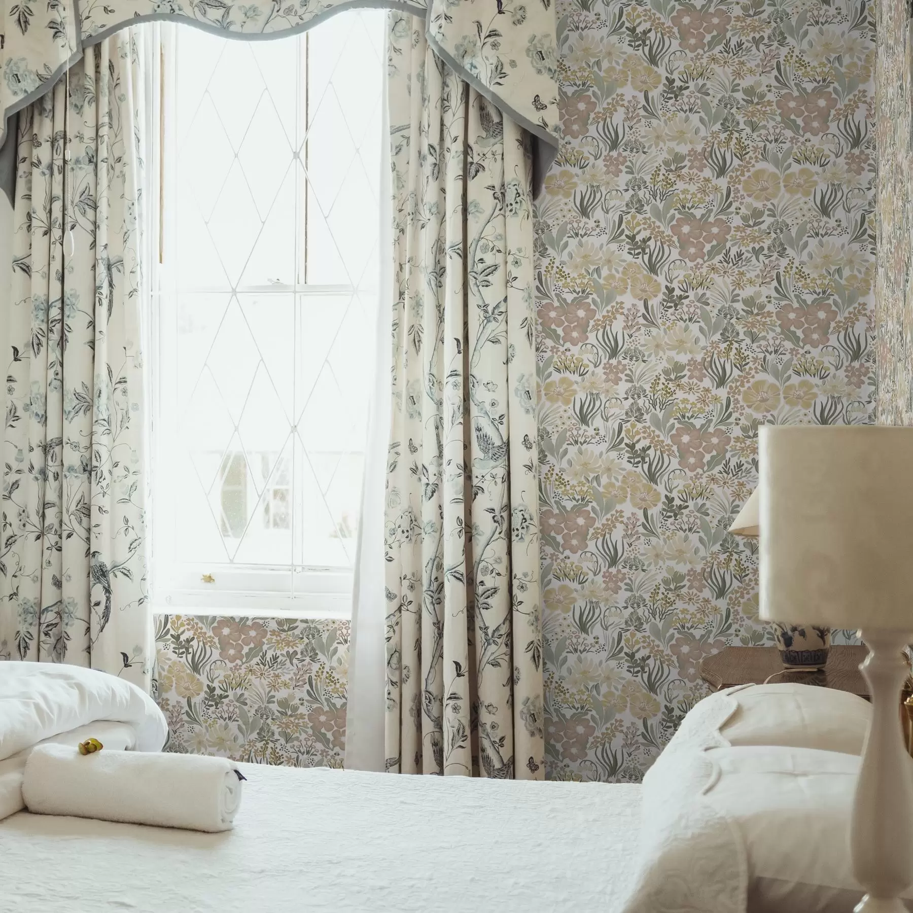 murais de parede Flores silvestres em aguarela sobre um fundo creme a00154