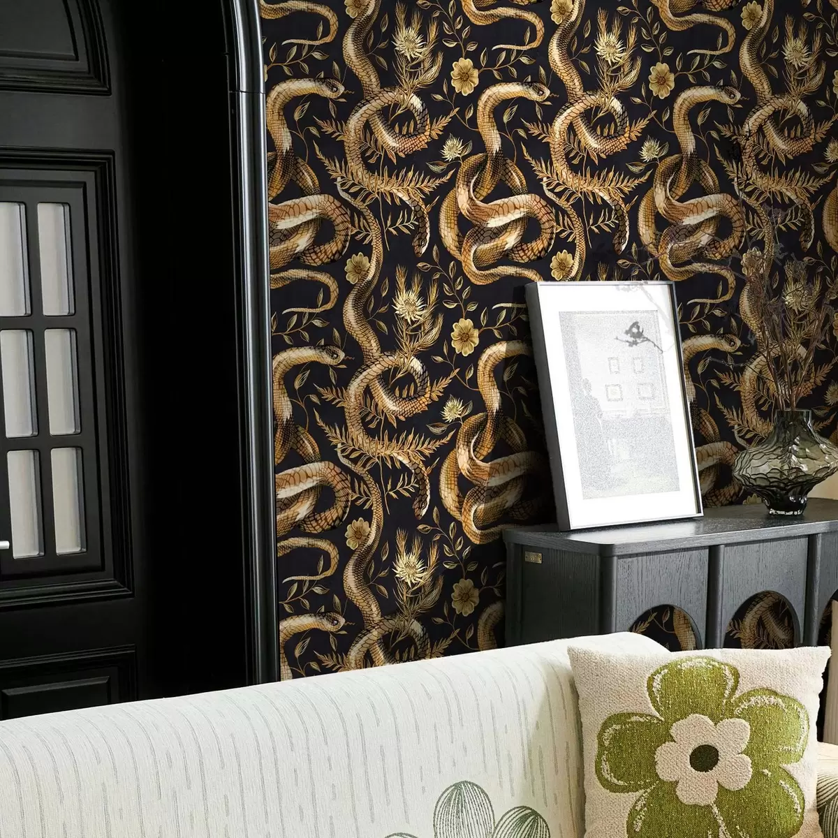Papel de parede Cobras e flores sobre um fundo escuro a00158