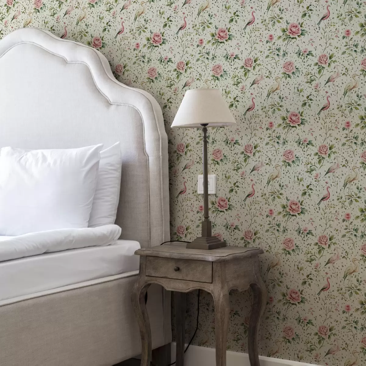 Papel de parede Rosas cor-de-rosa pastel e pássaros em estilo shabby chic a00201