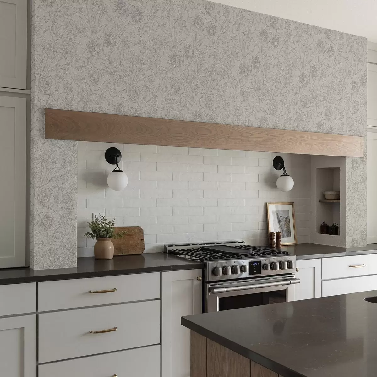 Papel de parede Flores de contorno sobre um fundo creme, padrão floral delicado a00218