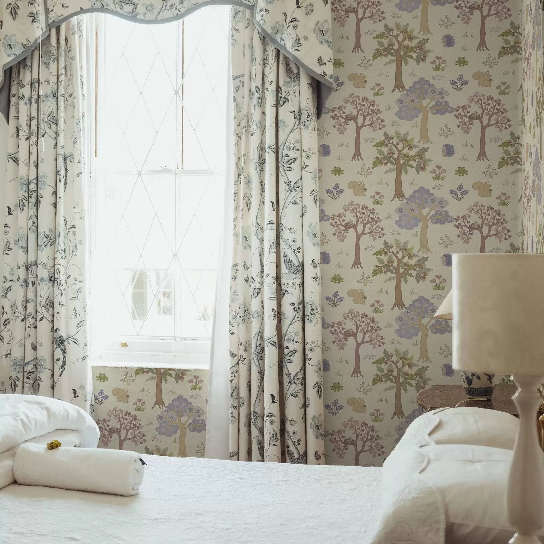 murais de parede Floresta de fadas com animais em estilo infantil a00264