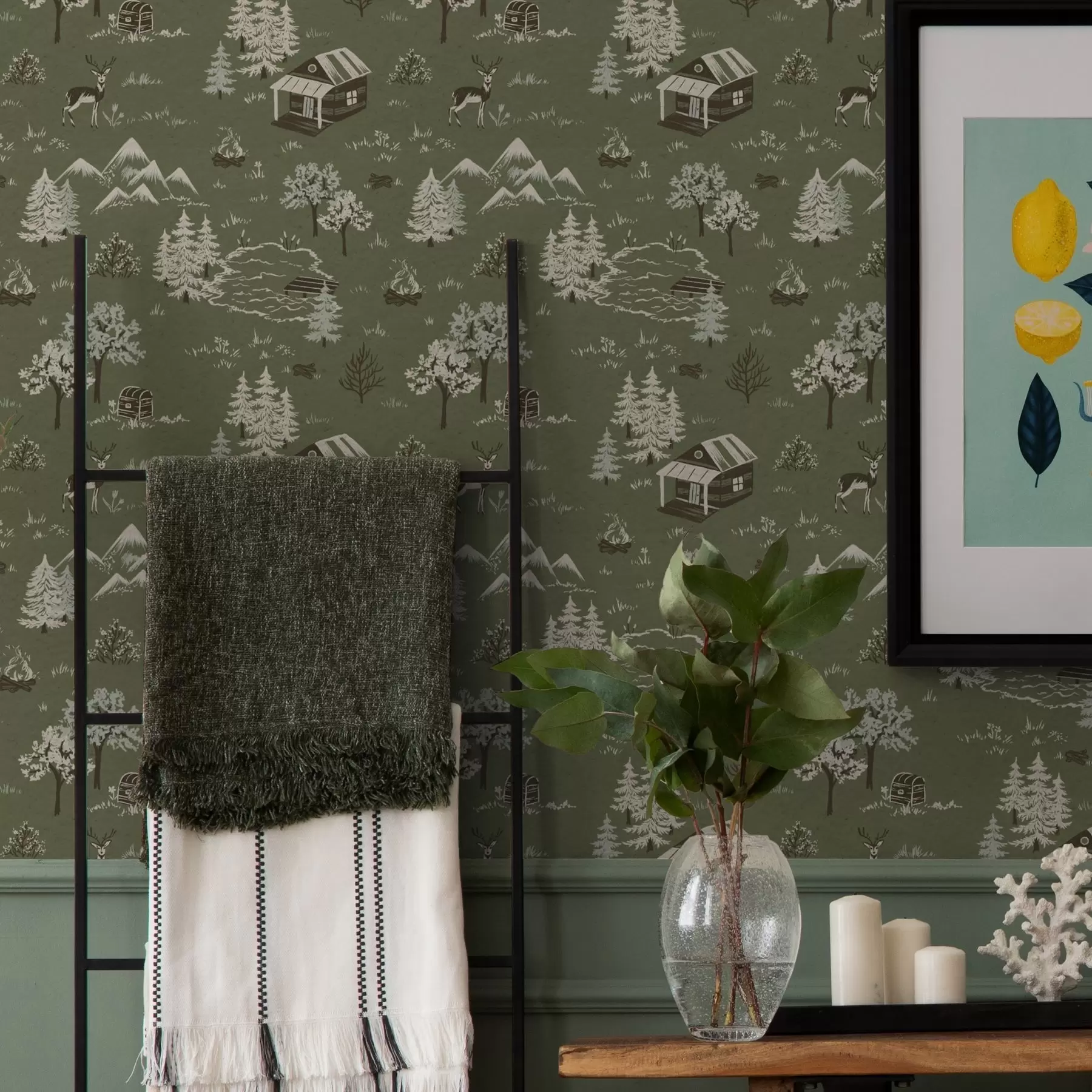 murais de parede Floresta pintada com um lago, uma cabana e animais a00267