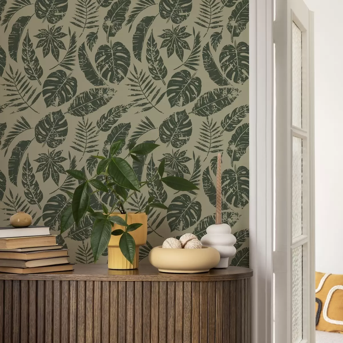 Papel de parede Folhas tropicais em estilo linóleo, verde sobre amarelo a00274