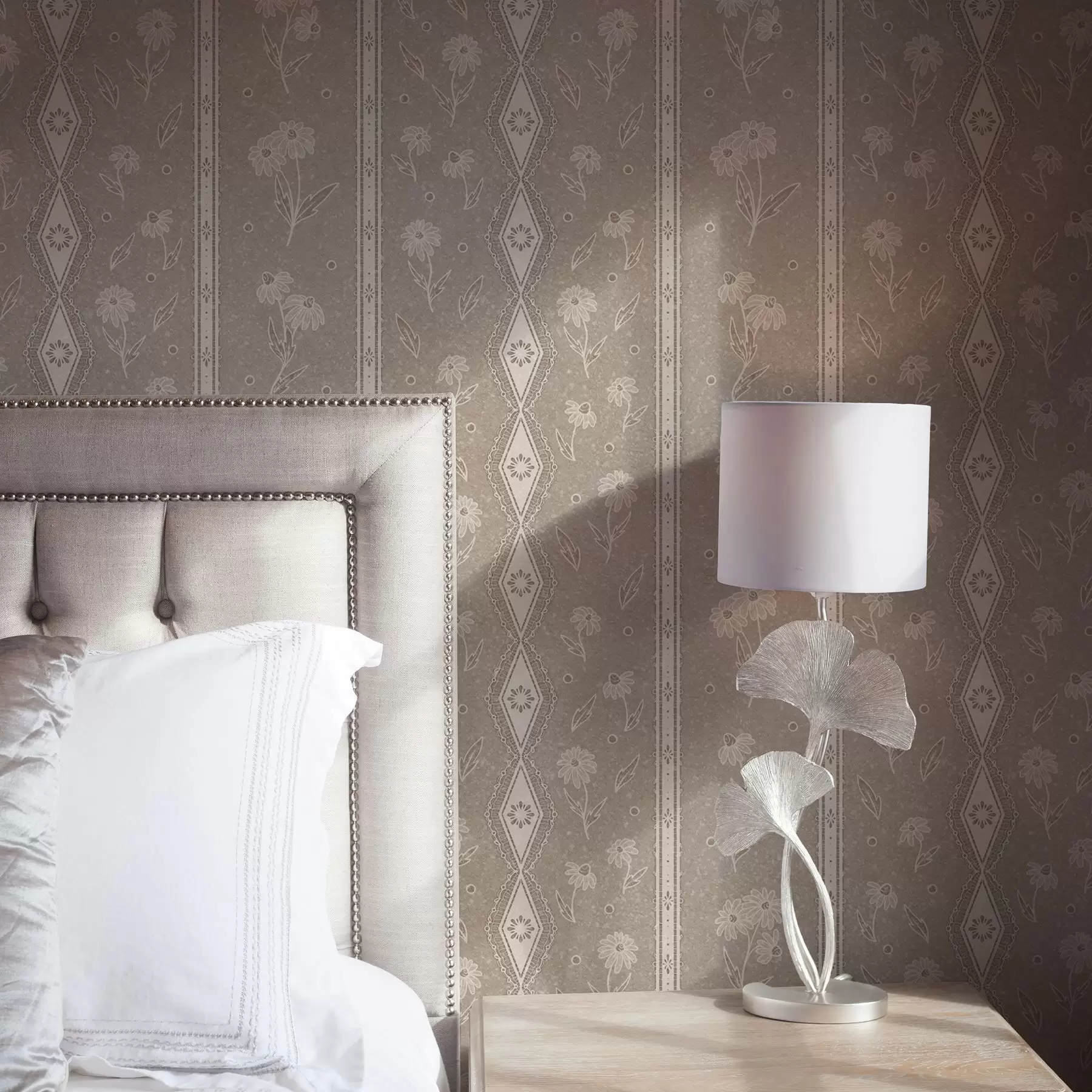 murais de parede Riscas com margaridas e rendas sobre um fundo cinzento-bege a00295