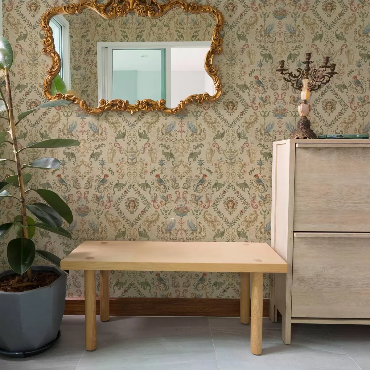 Papel de parede Ornamento vintage com grifos, flores e figuras a00402