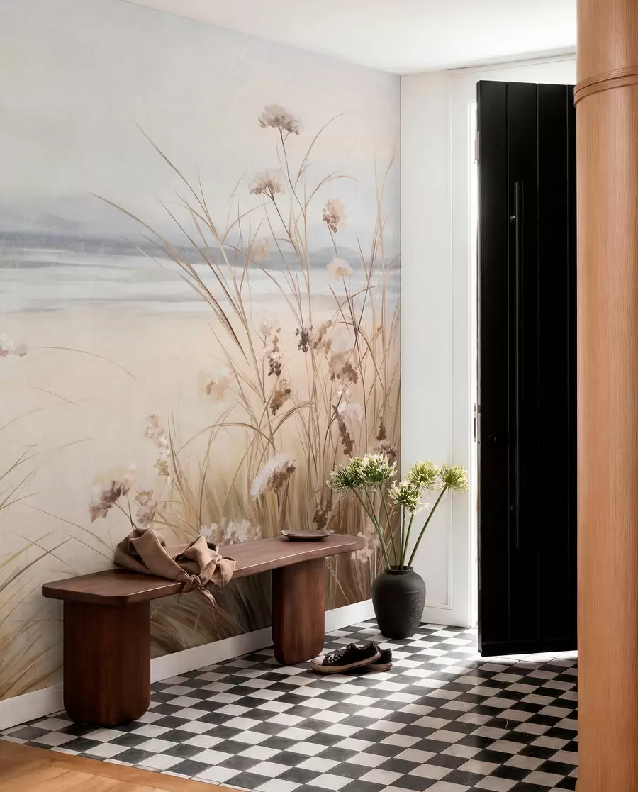 murais de parede Um campo de trigo com flores brancas em primeiro plano, uma praia e o oceano em segundo plano, cores pastel neutras e suaves w09298