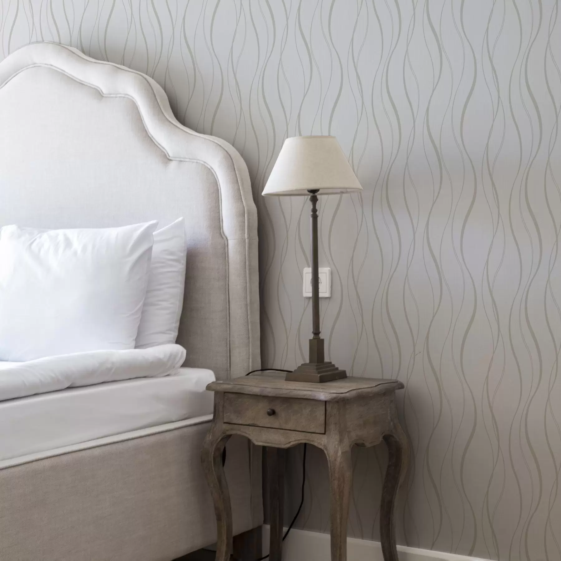 murais de parede Linhas bege onduladas abstractas sobre um fundo branco a00480