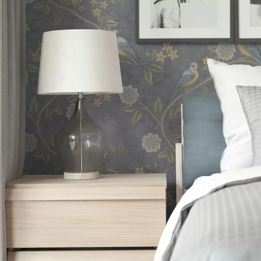 murais de parede Pássaros em ramos entre flores sobre um fundo cinzento a00483