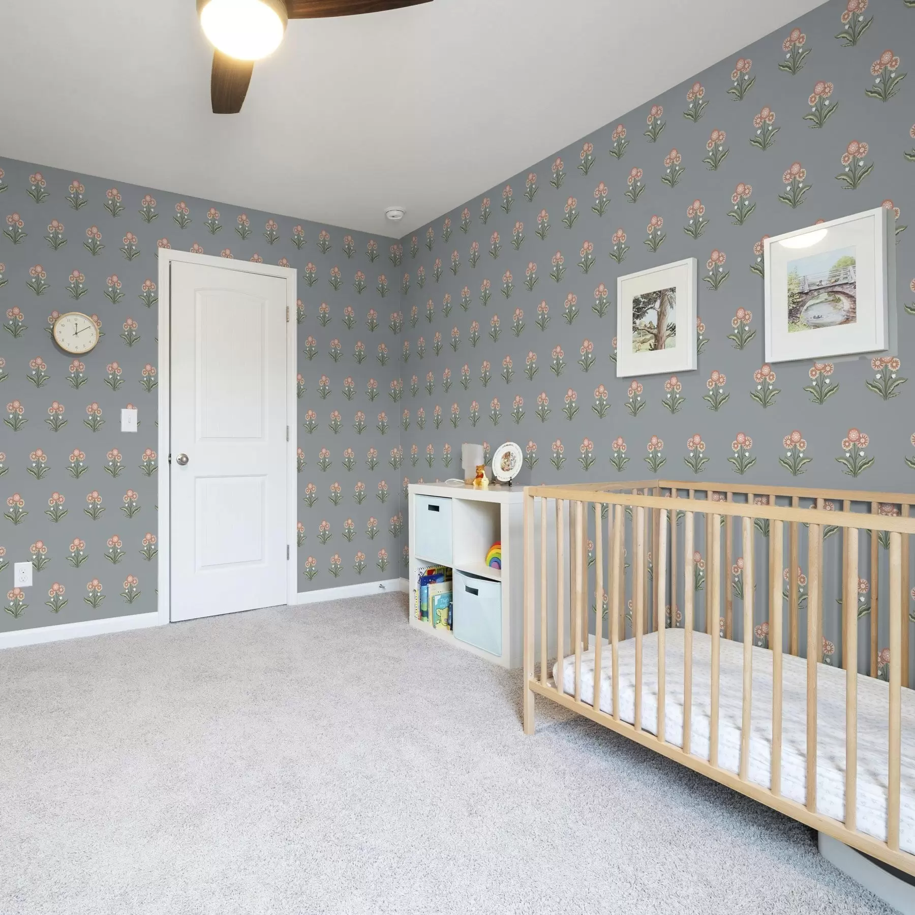 murais de parede Flores estilizadas sobre fundo cinza-azulado, paleta de cores quentes a00494