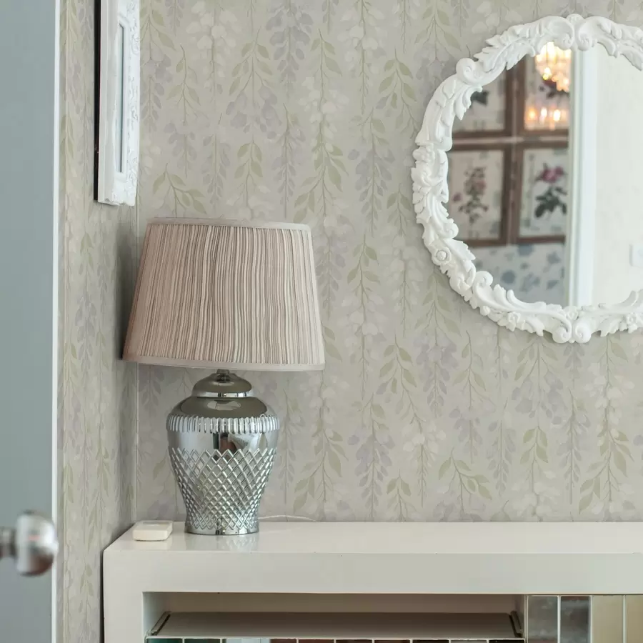 murais de parede Glicínias lavanda pendentes sobre um fundo verde menta a00593