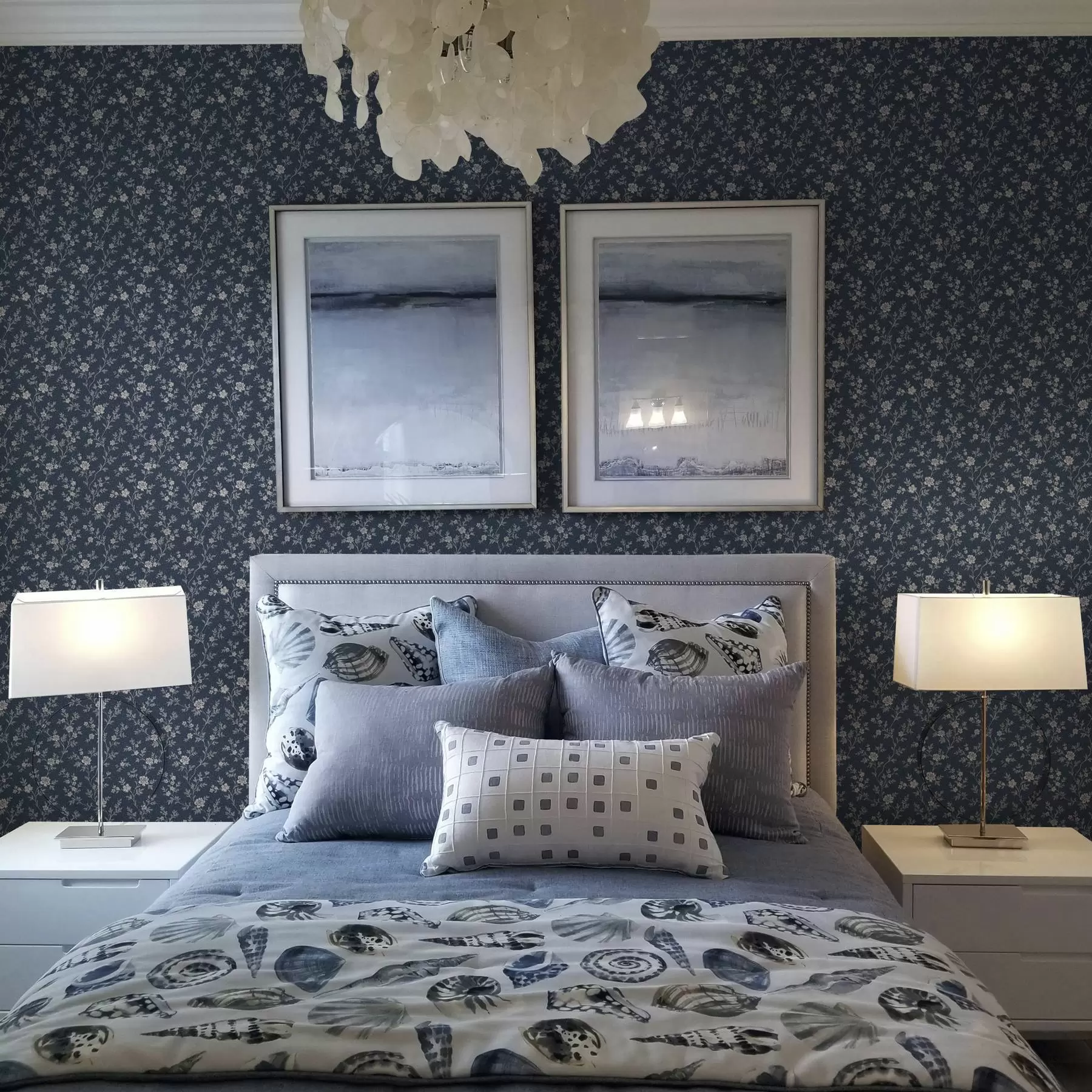 murais de parede Fundo azul-marinho escuro com finos ramos e flores bege a00612