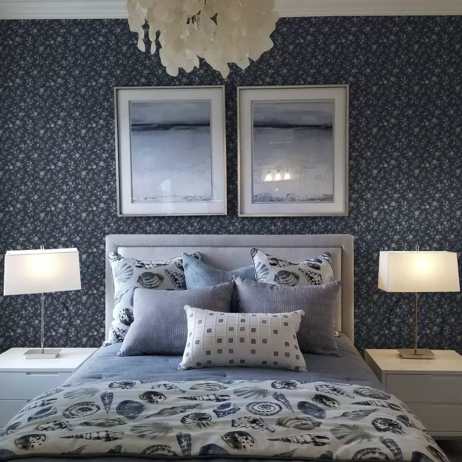 murais de parede Fundo azul-marinho escuro com finos ramos e flores bege a00612