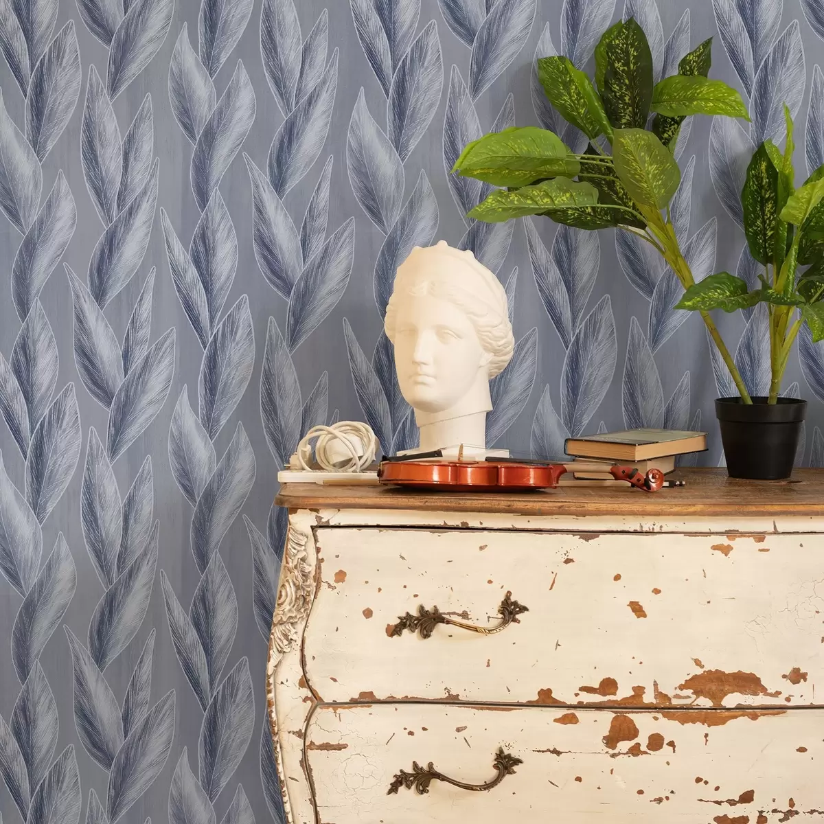 Papel de parede Folhas azul-prateadas sobre fundo azul-acinzentado, padrão gráfico a00627
