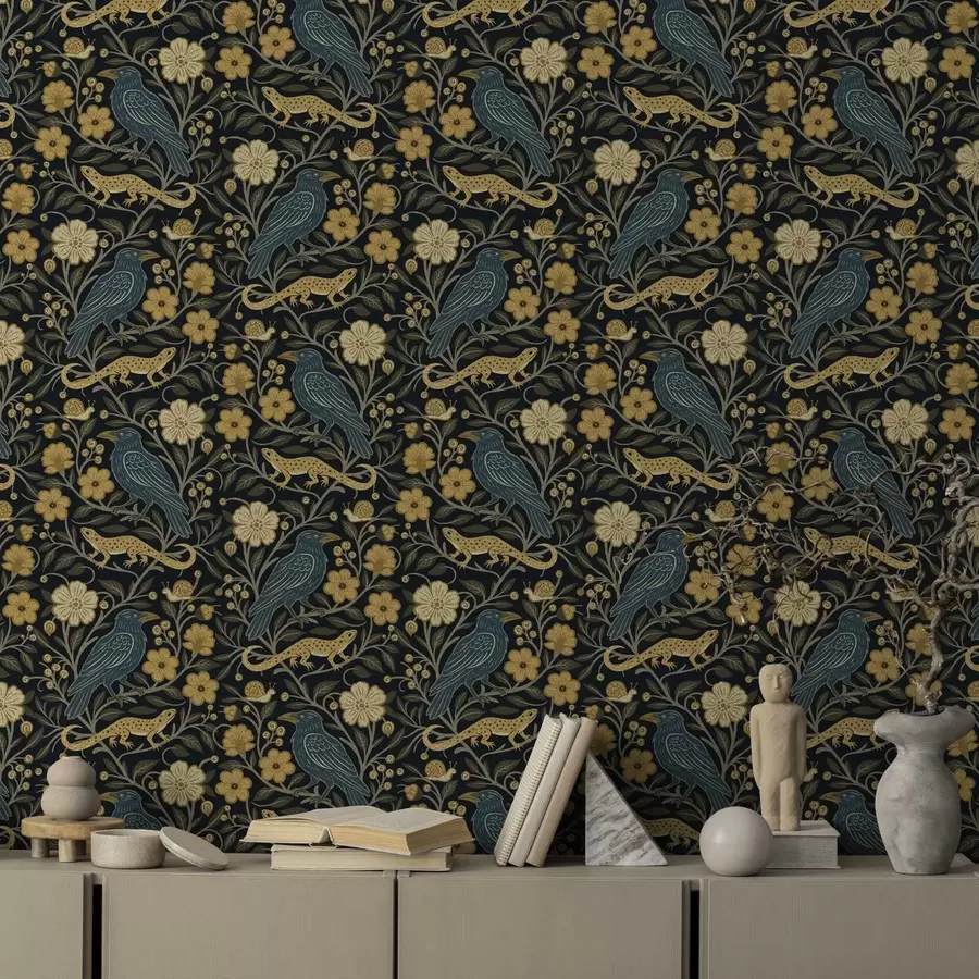 murais de parede Pássaros, lagartos e caracóis entre flores num fundo escuro a00691