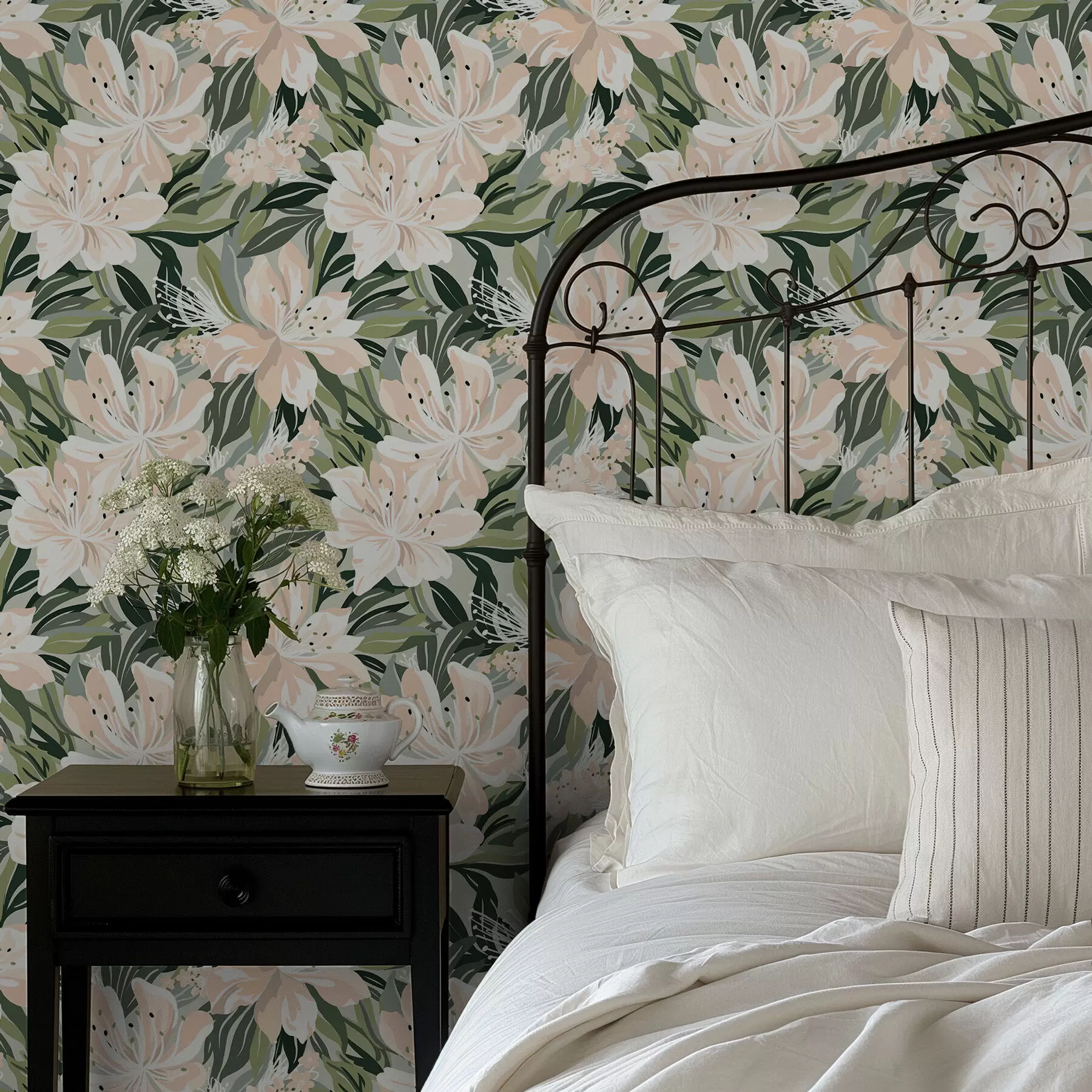 murais de parede Grandes flores creme sobre um fundo verde claro a00646