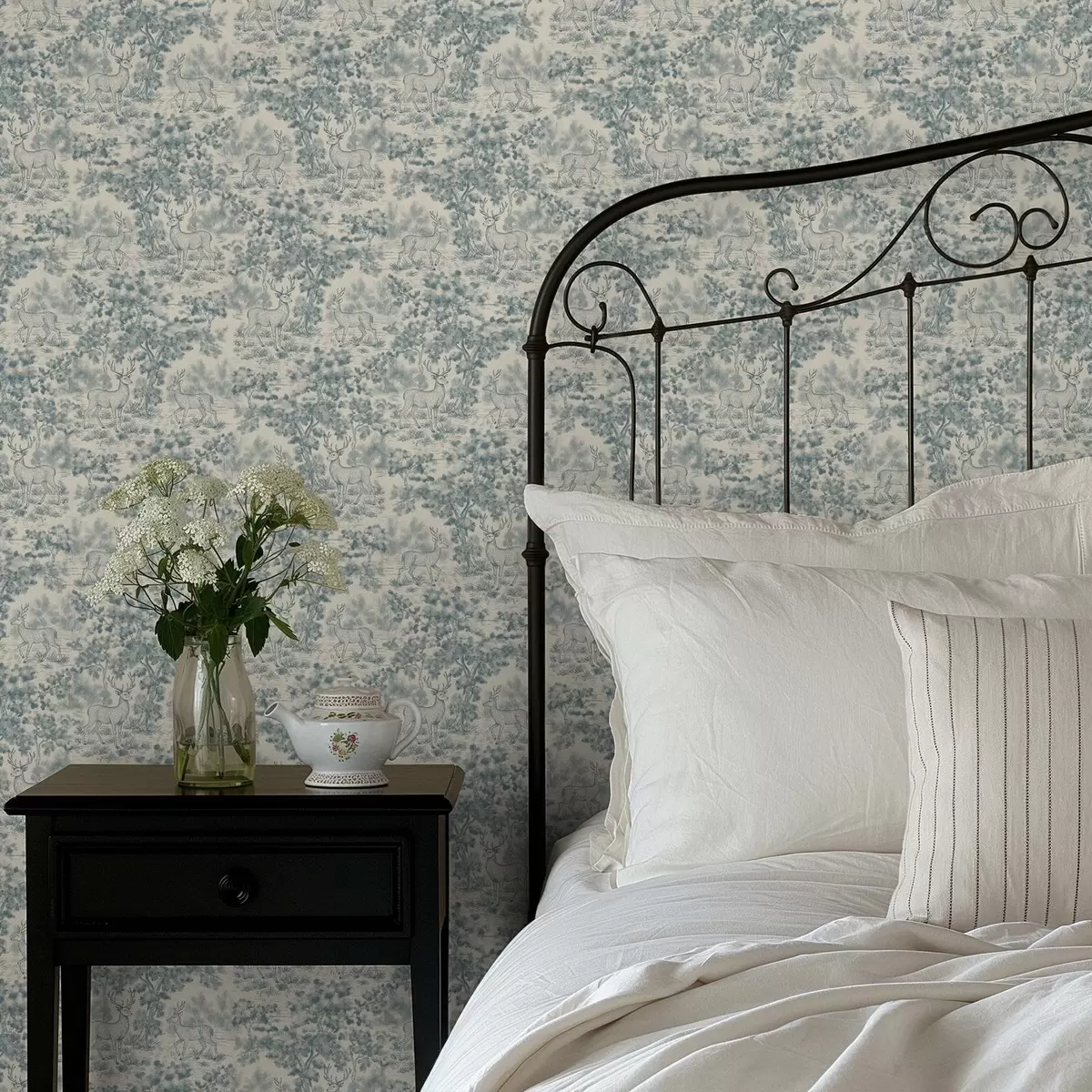 Papel de parede Cena monocromática com veados na floresta a00748