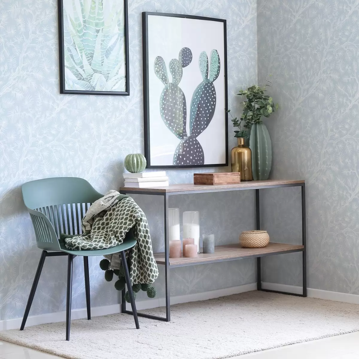 Papel de parede Galhos de pinheiro em tons claros sobre fundo azul a00838