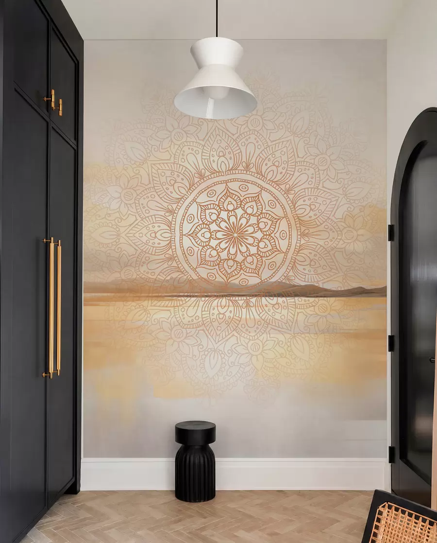 murais de parede Desenho simétrico texturado de mandala sobrepondo uma paisagem com mar, colinas e céu, em tons pastel suaves w09491