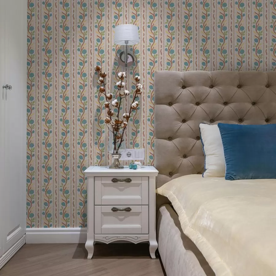 murais de parede Listras verticais com flores azuis sobre um fundo quente a00816v3