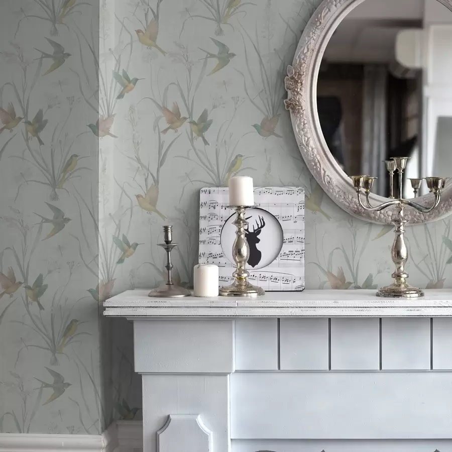 murais de parede Pássaros entre as ervas do prado num terreno cinzento claro a00776v1