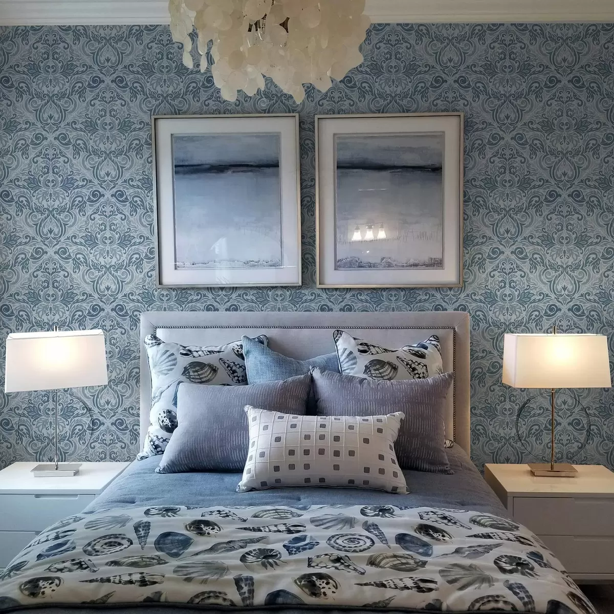 Papel de parede Damasco clássico, azul escuro sobre azul claro a00826