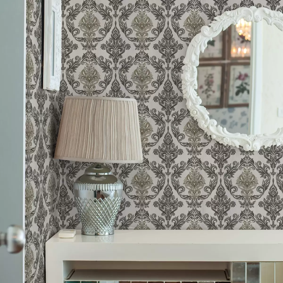 Papel de parede Damasco sobre fundo claro, detalhes em bronze-oliva a00828v6