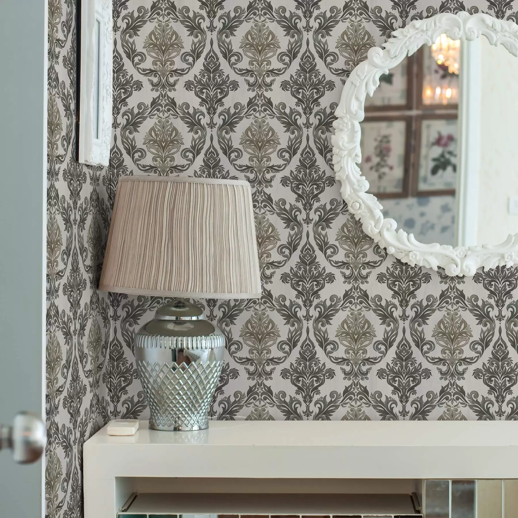 murais de parede Damasco sobre fundo claro, detalhes em bronze-oliva a00828v6