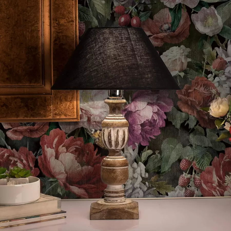 murais de parede Peônias dramáticas escuras, bagas e borboleta sobre fundo preto a00862