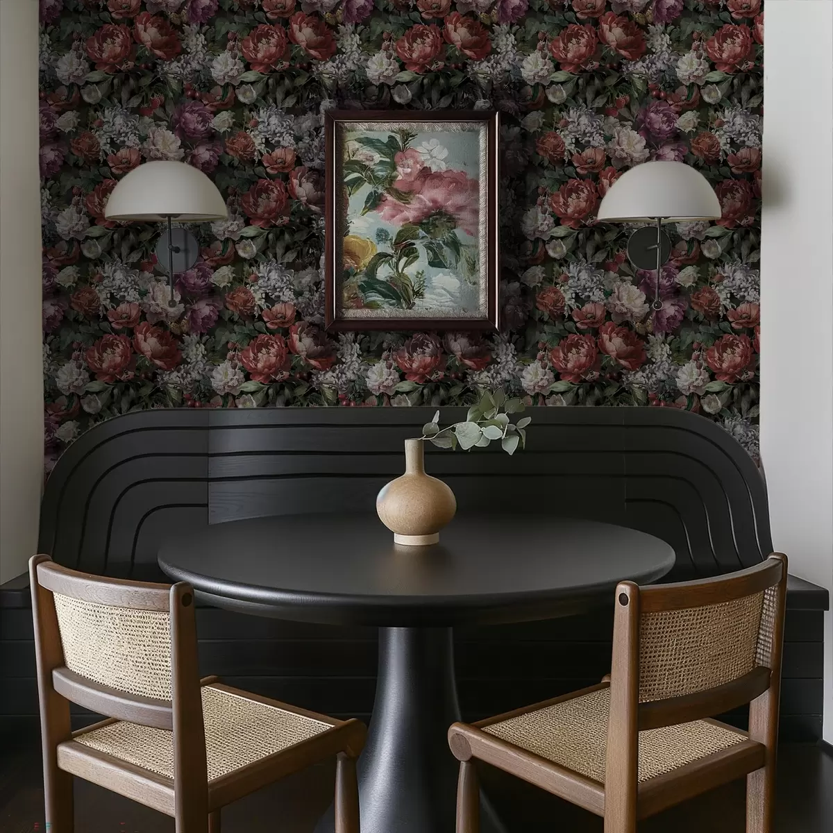 Papel de parede Peônias dramáticas escuras, bagas e borboleta sobre fundo preto a00862