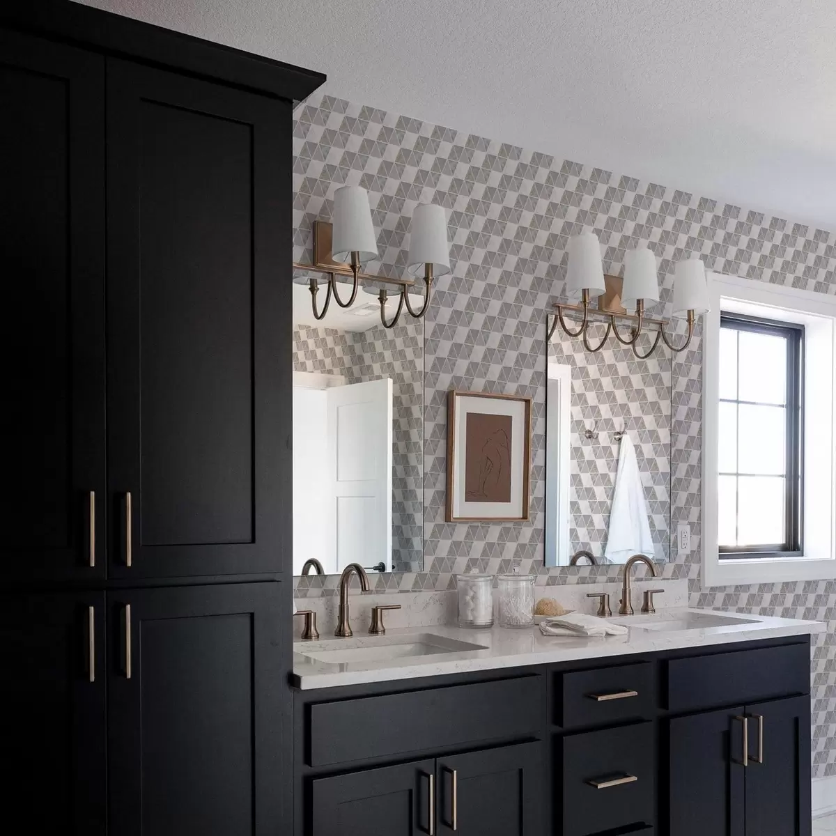 Papel de parede Triângulos com inserções texturizadas, uma mistura de lilás e cinza a00917