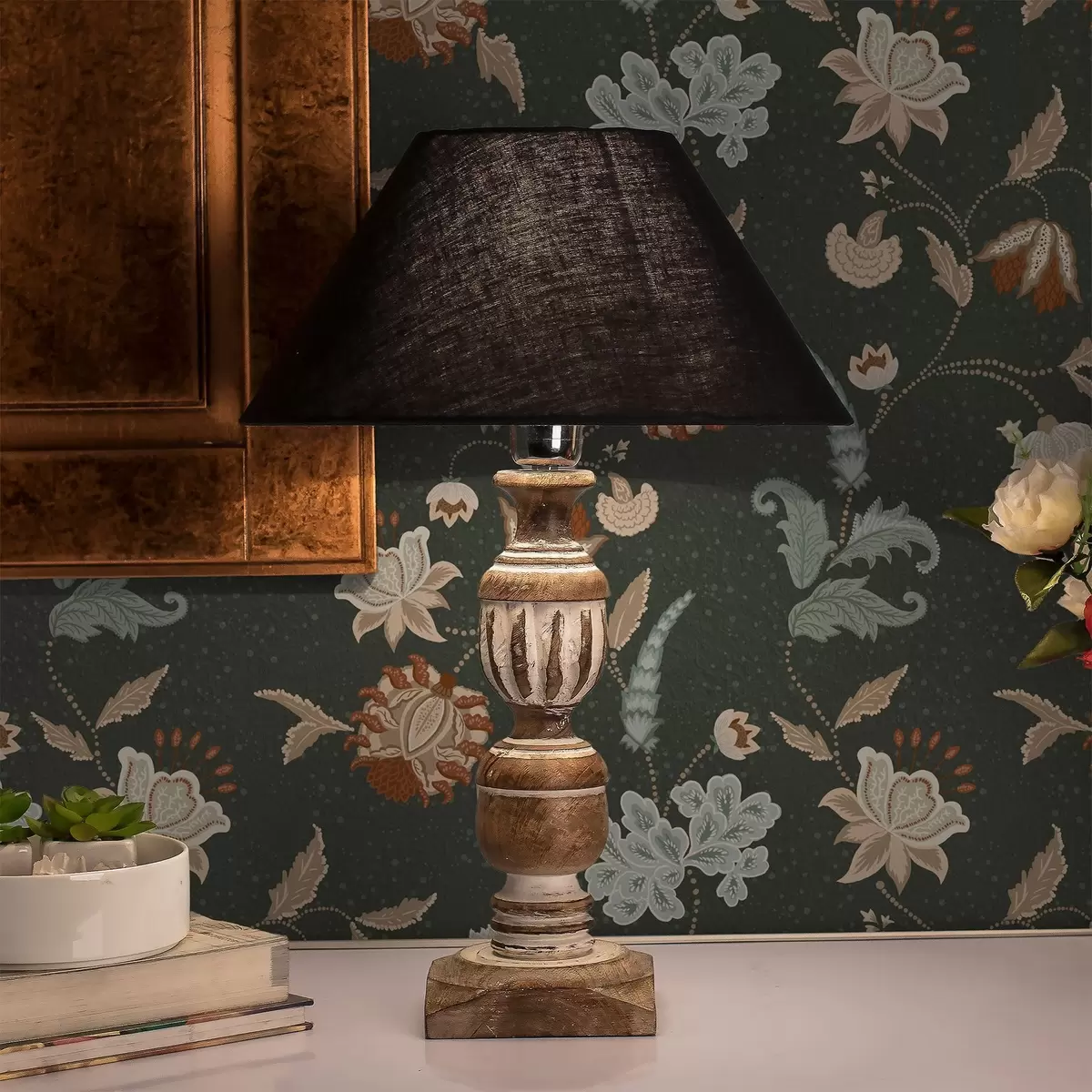 Papel de parede Fundo verde escuro com flores e folhas decorativas a01086