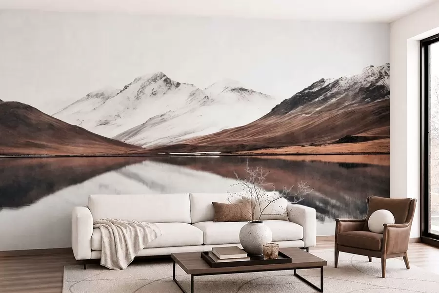 murais de parede Picos montanhosos cobertos de neve e um lago tranquilo com um reflexo semelhante a um espelho w05816